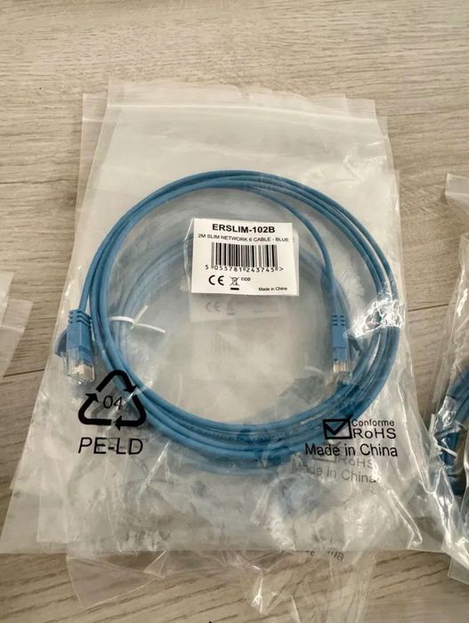 Cabluri de rețea noi, de diferite mărimi, disponibile la grămadă