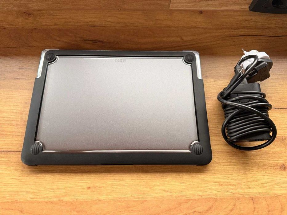 MacBook Retina, 12-инчов, 2017, зарядно и кейс
