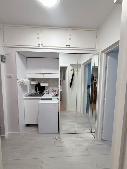 Direct proprietar – Garsonieră spațioasă de închiriat | Bd. Dacia – Piața Romană | Jacuzzi | 480 €/lună