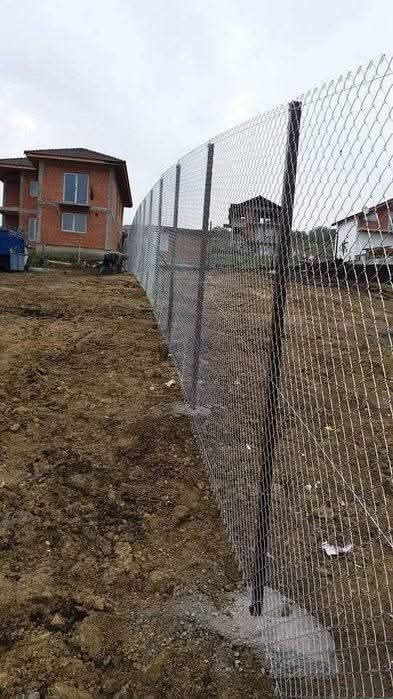 Executam imprejmuire completa teren – Fundatie + gard + porti