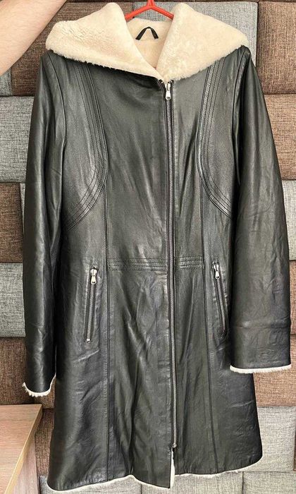 Кожаная куртка 15 000 тенге