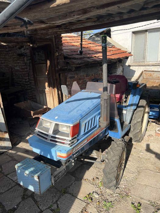 Трактор с ремарке