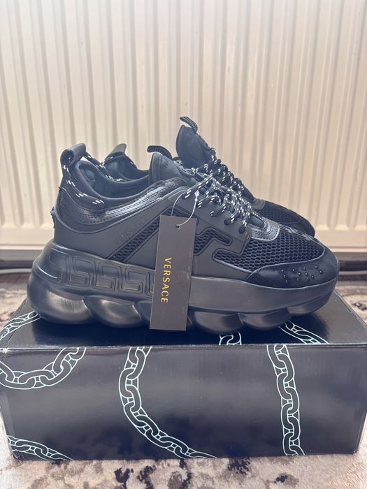 Versace Chain Reaction Black, marimea 44, ideali pentru ocazii speciale