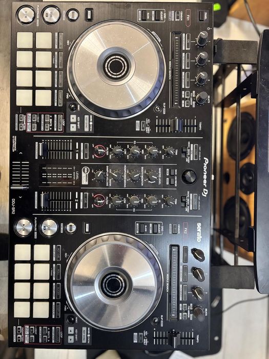Vând consola Pioneer ddj sr2