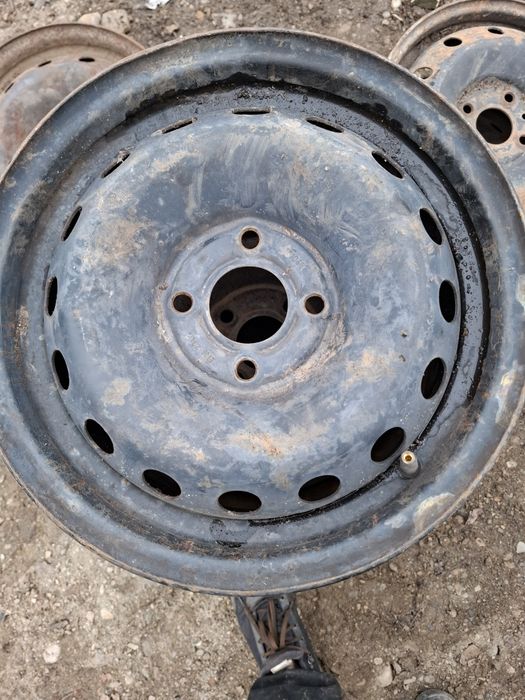 Vand 4 jante R 15 dacia logan renault bune fara defecte