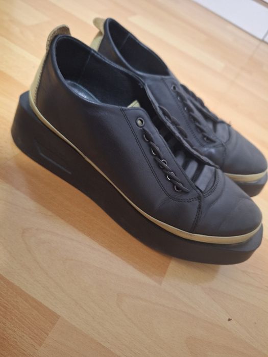 Pantofi din piele