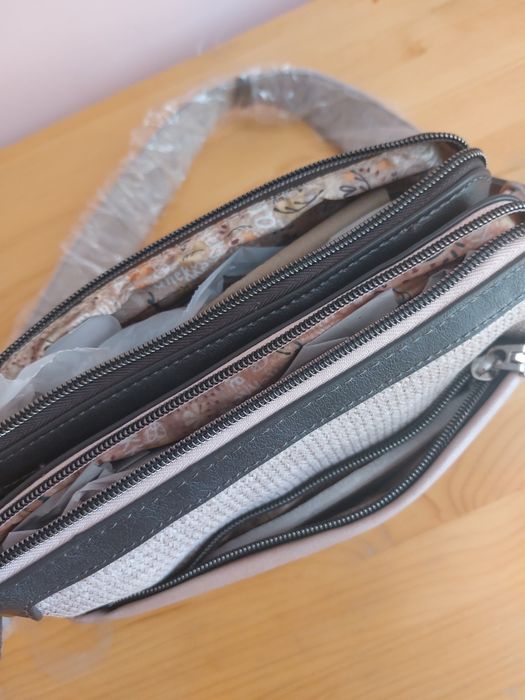 Чисто нова чанта Anekke