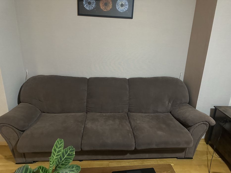 Диван и табуретка в добро състояние