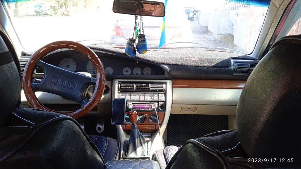 Ауди с 4  красный