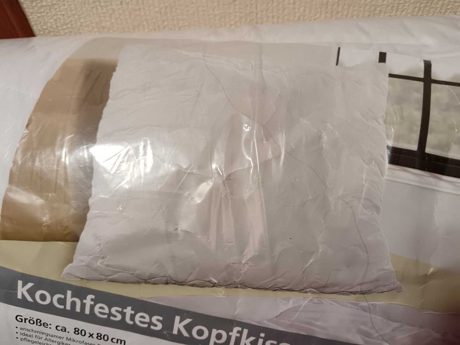 Нов спален комплект + олекотена завивка + възгавница.