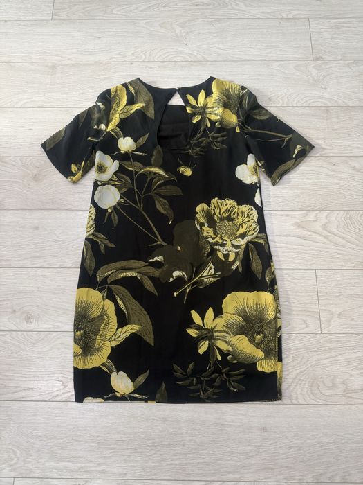 Красива много запазена рокля