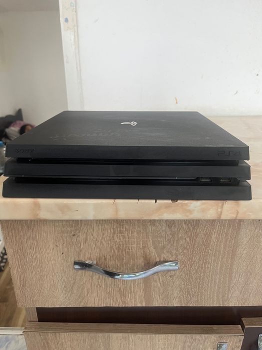 Ps4 playstion 4 pro fara manete de acea il dau la prețul de 400 de lei