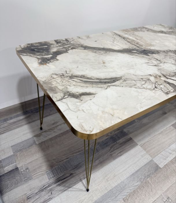 Интериорна маса