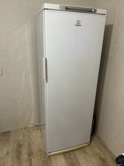 Продается морозильник Indesit