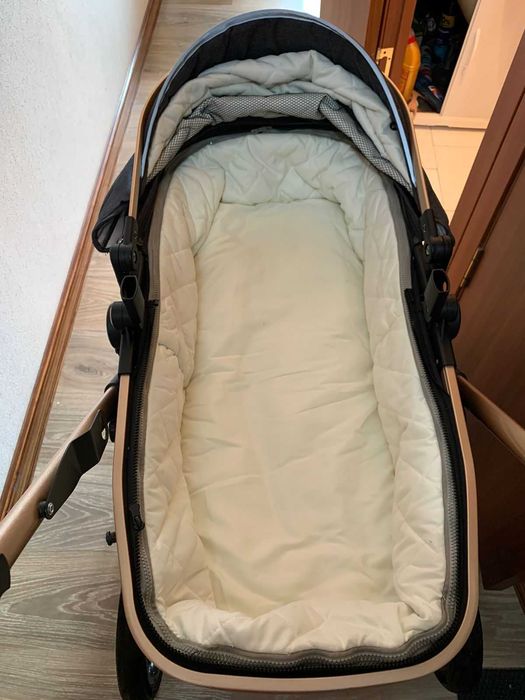Продам коляску 3 в 1