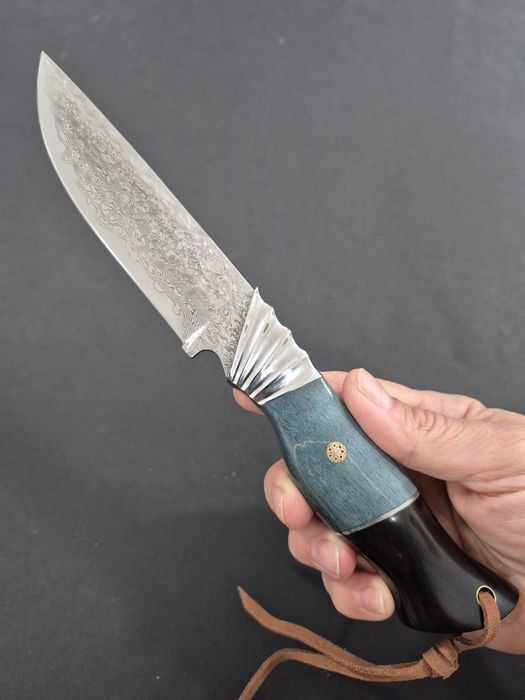 Ловен нож дамаска VG10 стомана,уникална дръжка  и кожена кания,LN436