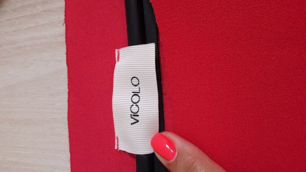 Дамска рокля в цикламено