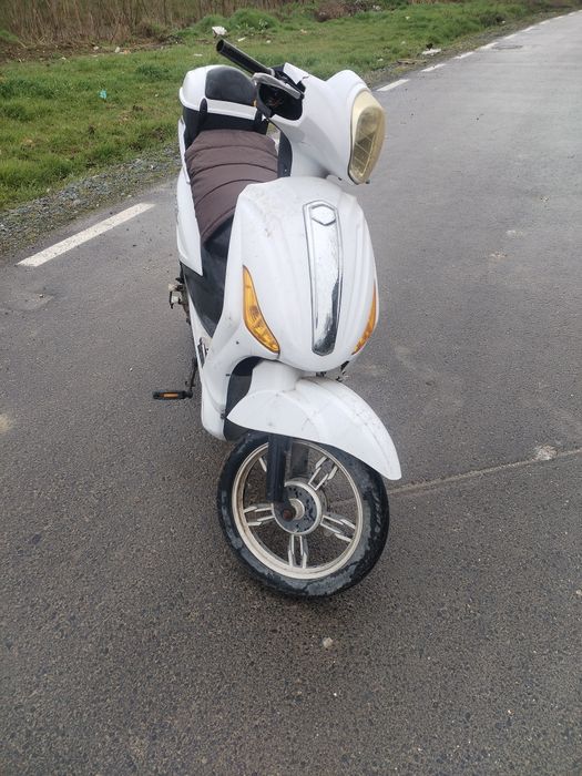 Vând sau schimb bicicletă cu motor, bicicletă, scuter electric