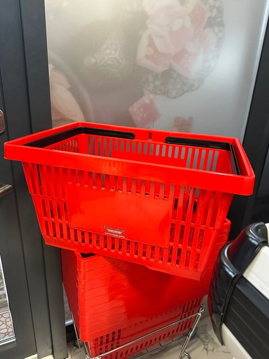 Продавам кошници и колички