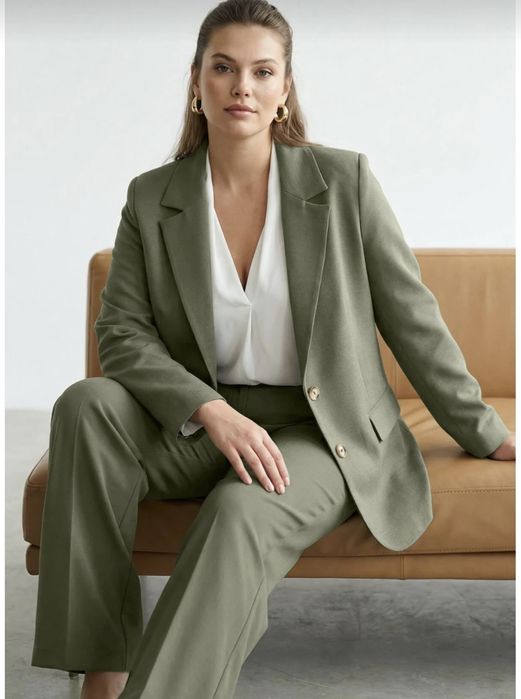 Дамски комплект-сако и панталон