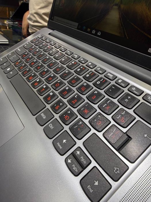 lenovo Idepad Slim3 R3-7320U/4/256/14.0