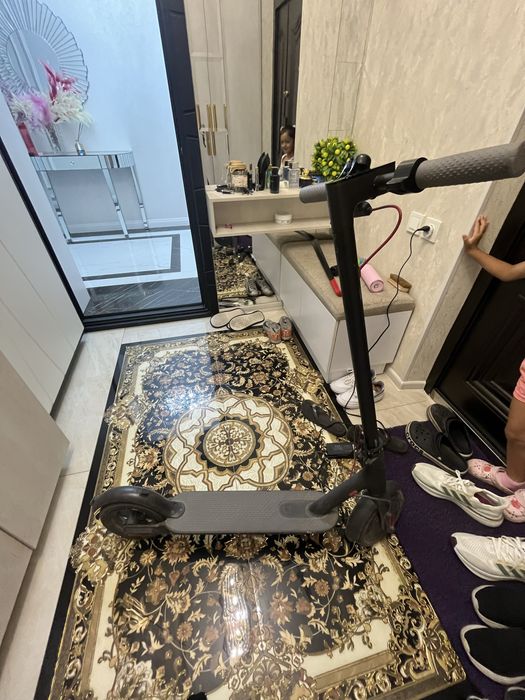 Самокат mi продам в хорошом состаяние