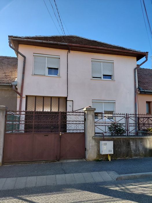 Casa 4 camere, individuala cu etaj, Tiglari