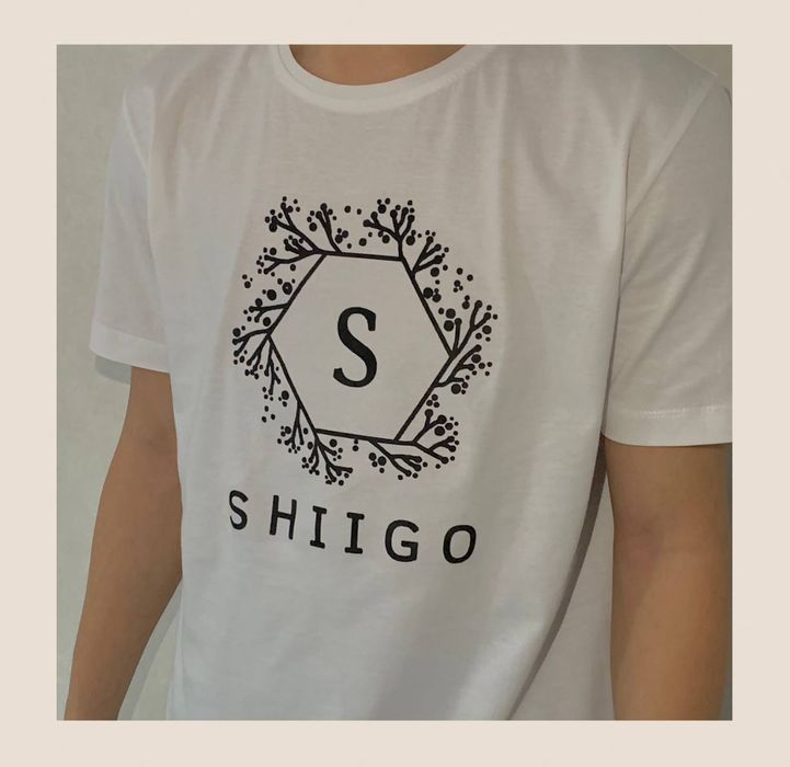 Футболка качественная  с надписью Shiigo