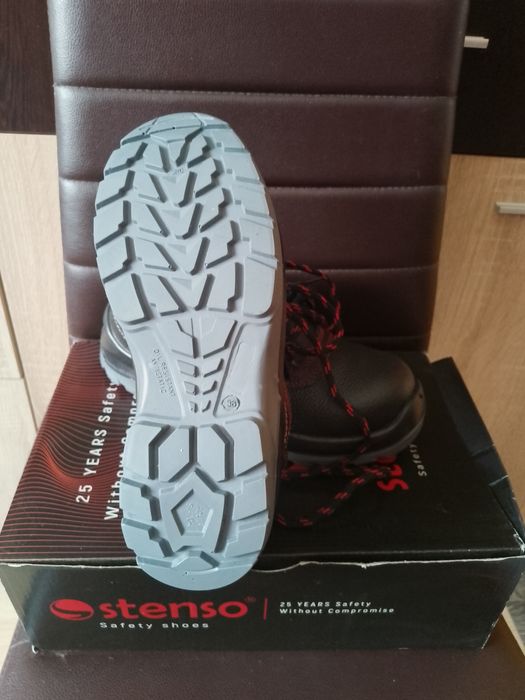 Работни обувки с метални бомбета/нови