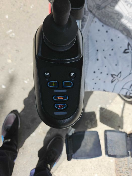 Scaun cu rotile electric pliabil