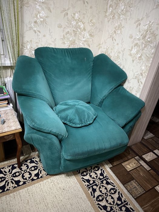 Диван и два кресла