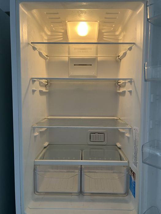 Продам холодильник indesit