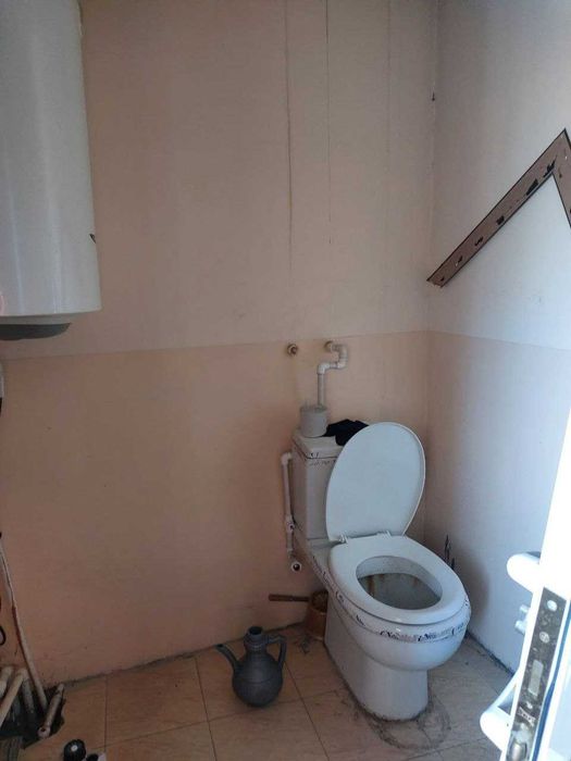 Ijaraga 5 xonali hovli beriladi. Uy o‘rtacha ta’mirlangan