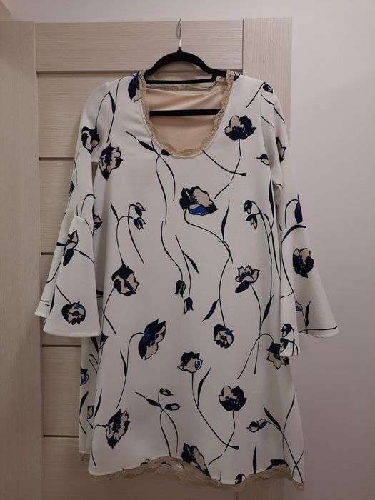 Дамска рокля на цветя