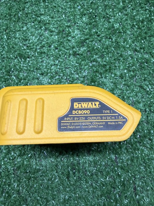 Адаптор за USB батерия DEWALT DCB090