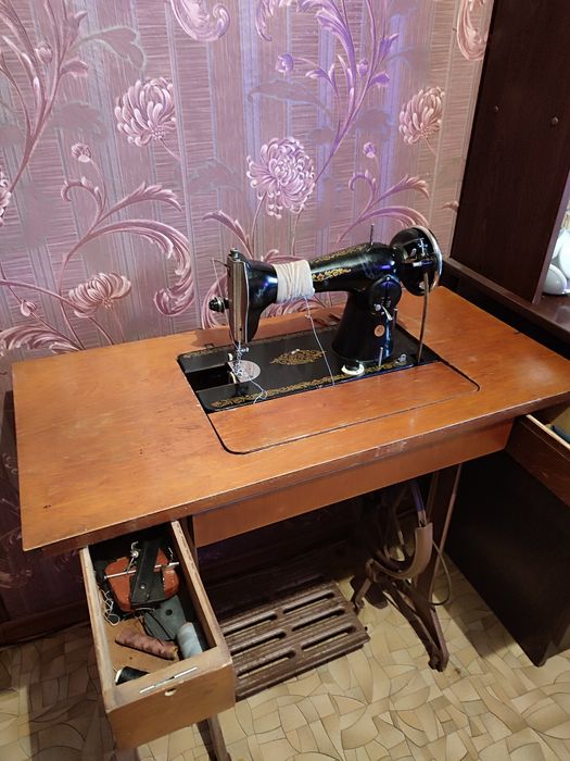 Продам швейную машинку