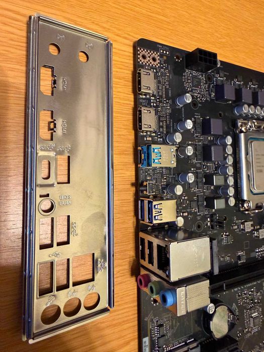 Placa de baza ASRock B860M-H2 cu procesor Intel Ultra 5 245KF 4.2Ghz si kit memorie 16gb ddr5 5600mhz Kingston RGB