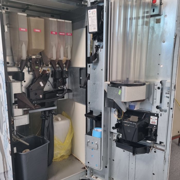 Automat de cafea cu bancnote