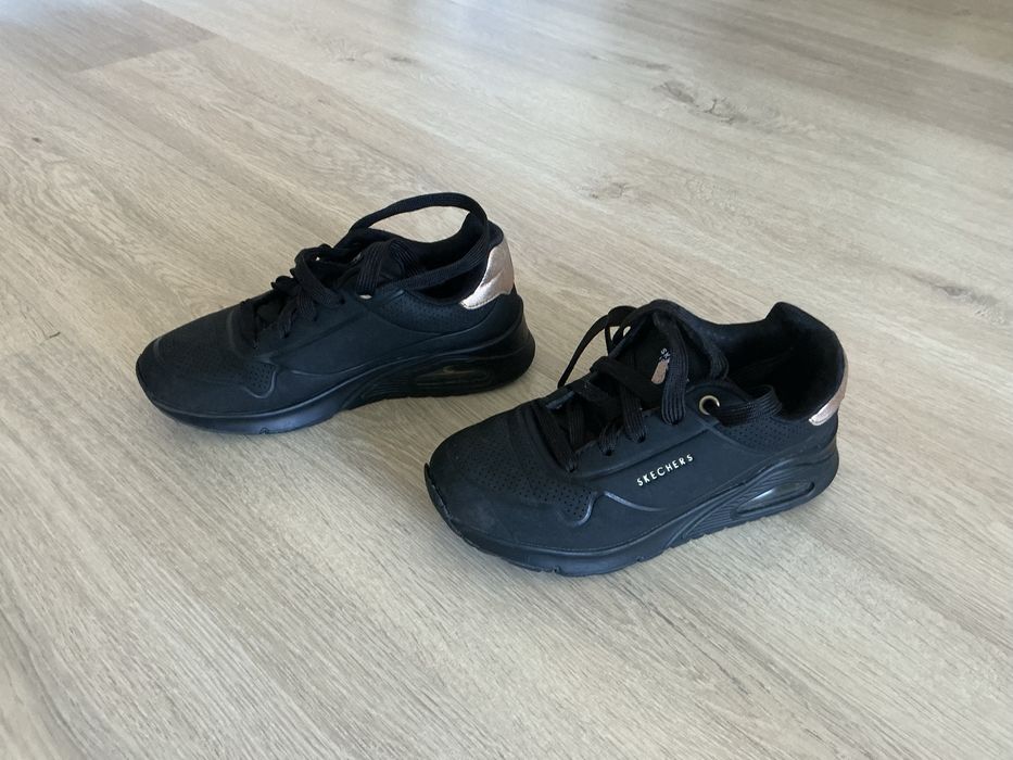 Skechers negri cu auriu, marimea 32