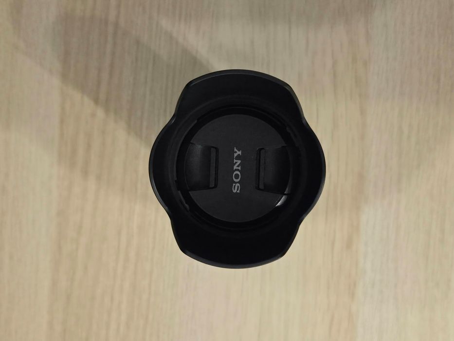 Obiectiv Sony 18-135mm f/3.5-5.6 OSS – Stare Impecabilă (Ca Nou)