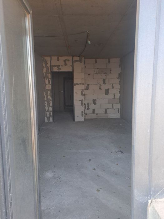 Choshtepa 1 xona 35m² kvartira sotiladi. Sergeli novostroyka 1-metro