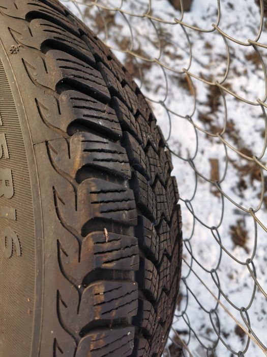 4 roți de iarnă 205 55 16 cu cauciucuri DEBICA FRIGO , ca noi