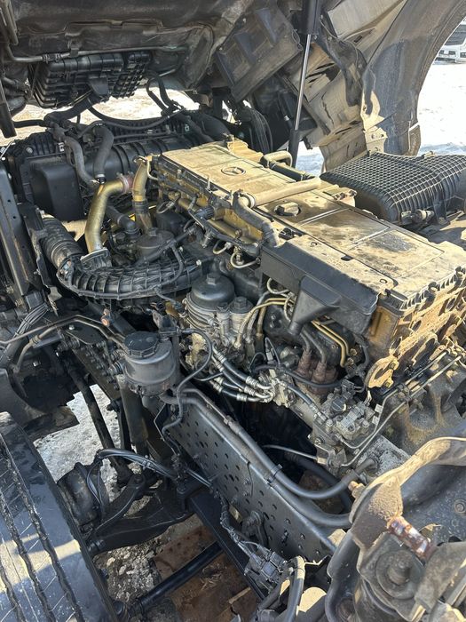 Dezmembrez Mercedes actros