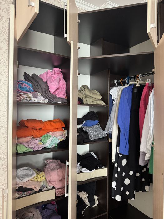 Продается угловой шкаф-гарнитур с ТВ-зоной