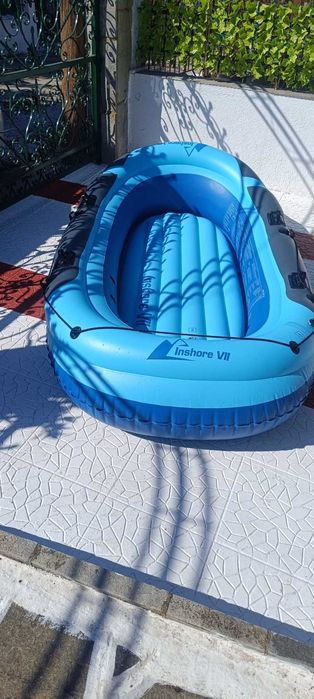 Продавам надуваема лодка