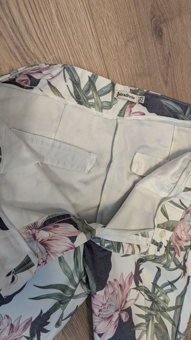 Дамски панталон на цветя Stradivarius