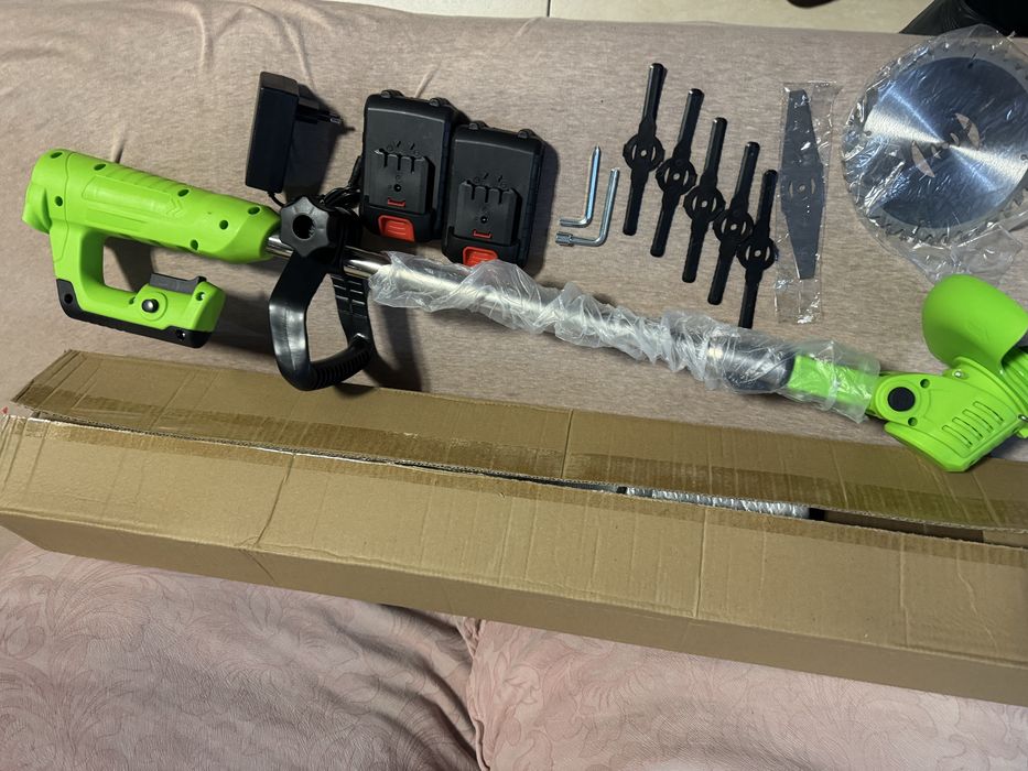 НОВ акумулаторен тример с 2 батерий и зарядно