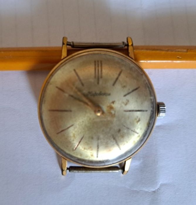 Продавам рядък модел механичен часовник *Кировские".