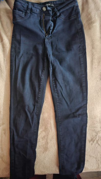 Различни модели и размери дънки