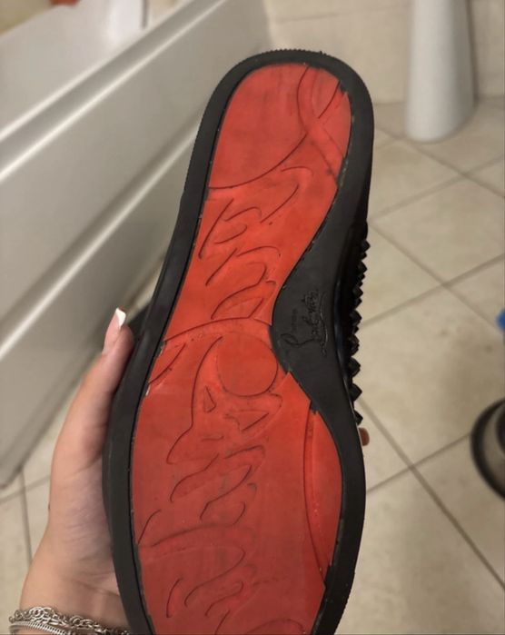 louboutin sneakers,vin cu saculet